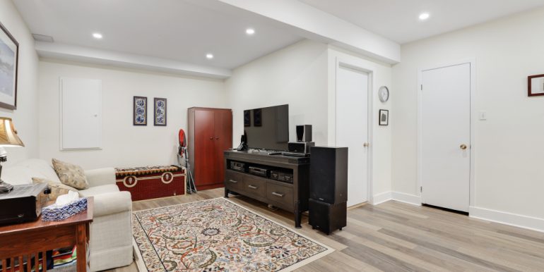 695-Richmond-156_32_1761311925-1100x700