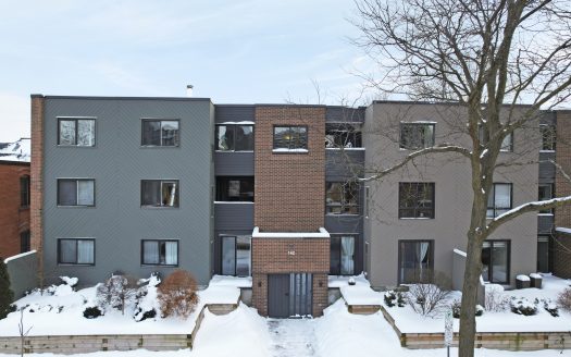 2D-142 Waverley Street