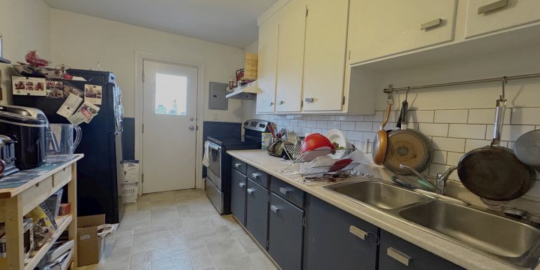 Apt 3 kitchen