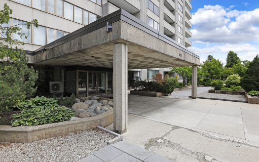 207-2625 Regina Street