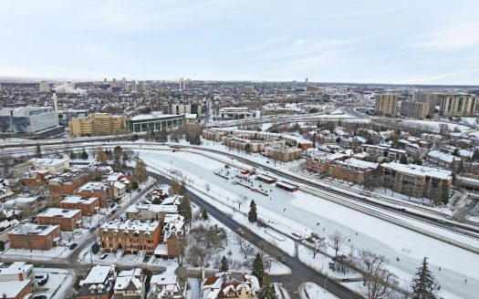 2D-142 Waverley Street