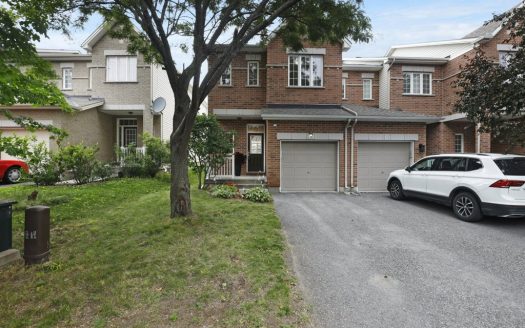 306 Waymark Crescent