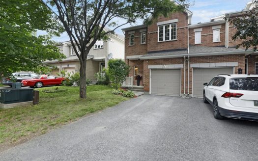 306 Waymark Crescent