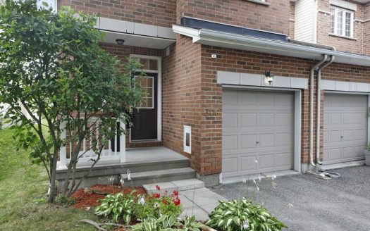306 Waymark Crescent